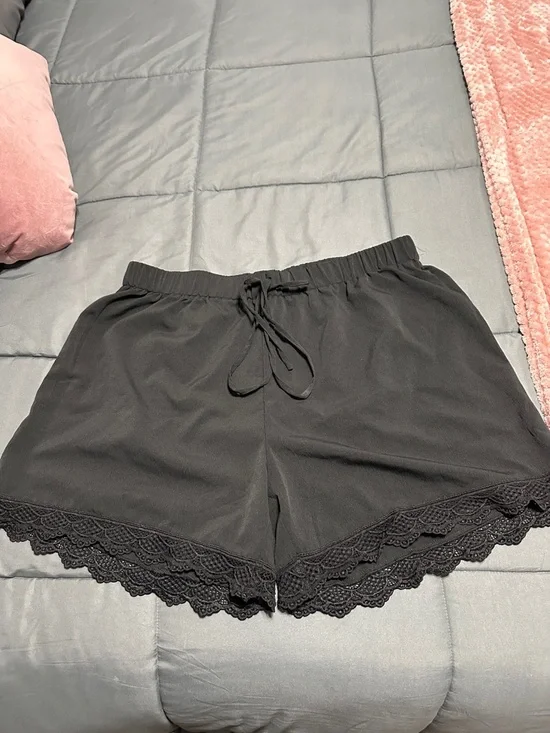 SHEIN Black Lace-Hem Shorts with Tie - Picture 3 of 4
